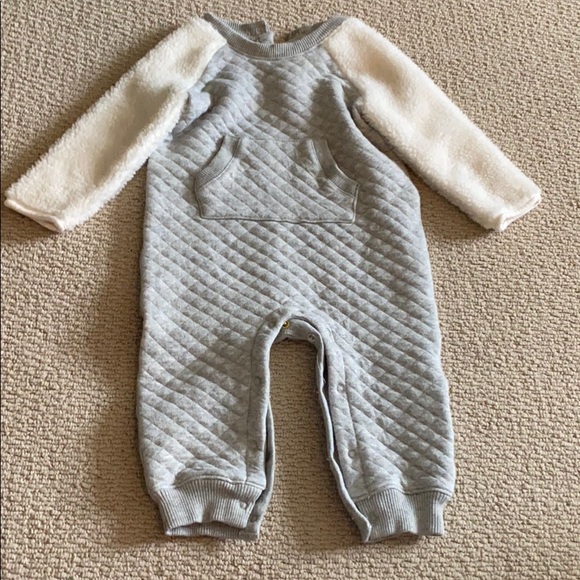 EUC BABY GAP ONESIE SIze 12-18 mo
